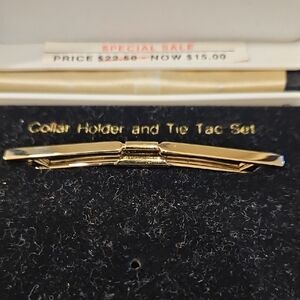 SWANK Elegant Gold Collar Holder